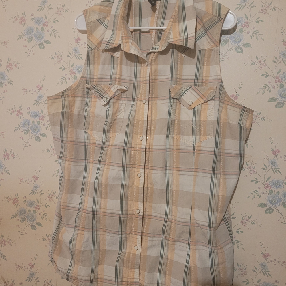 Wrangler Tan and Gray Plaid Button Down Shirt